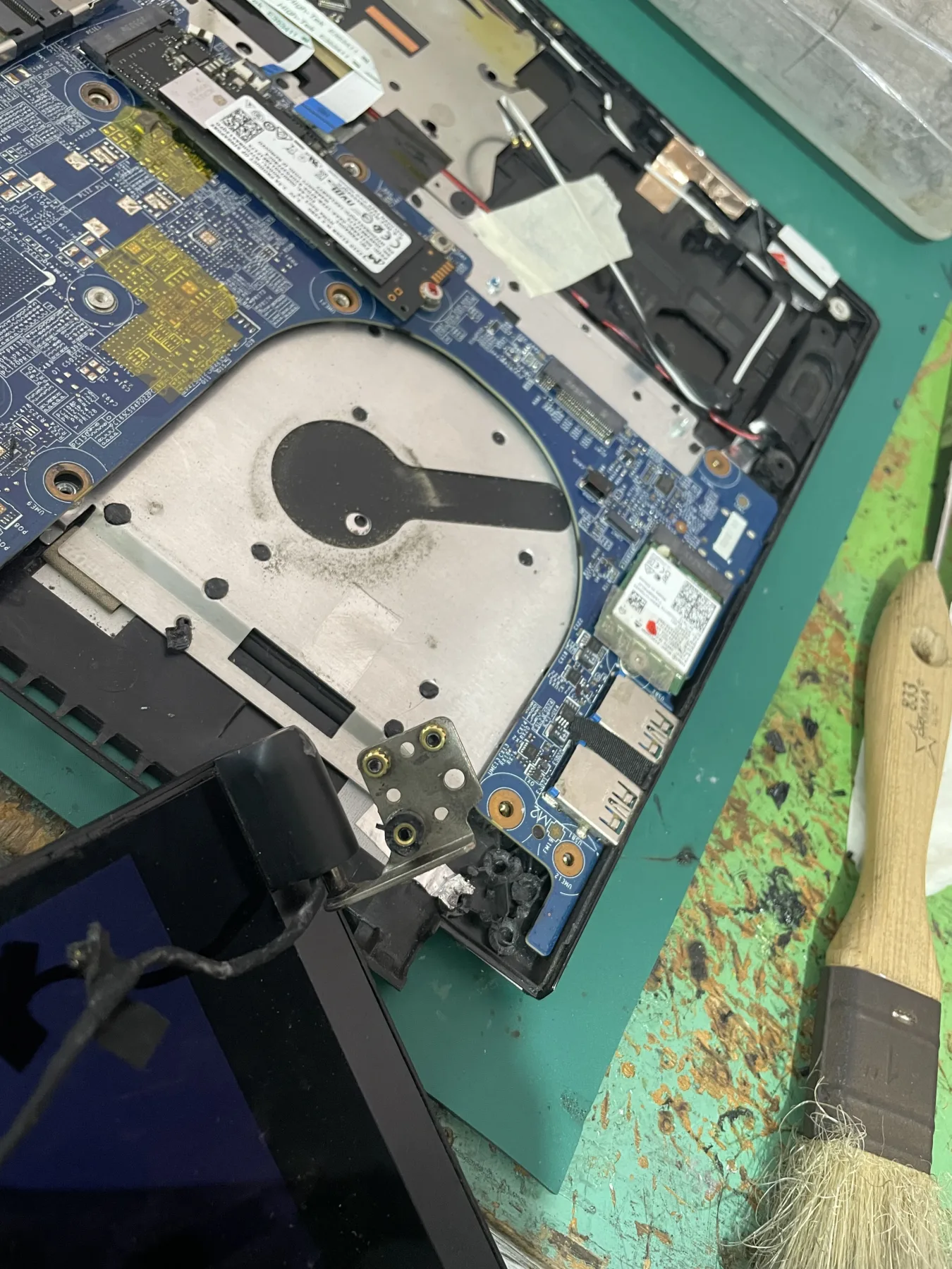 Kondisi sebelum service Service Engsel MSI SUMIT B15 A11MT-245ID di Godean 1 foto 3