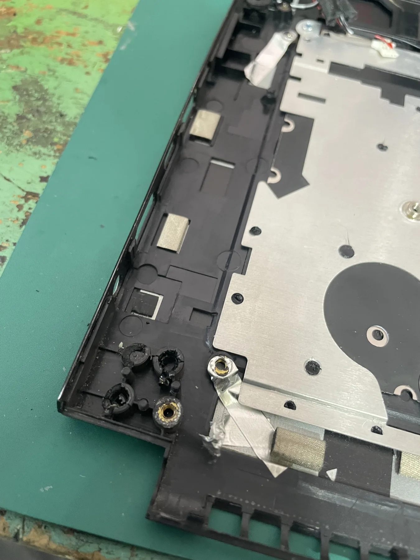 Kondisi sebelum service Service Engsel MSI SUMIT B15 A11MT-245ID di Godean 1 foto 4