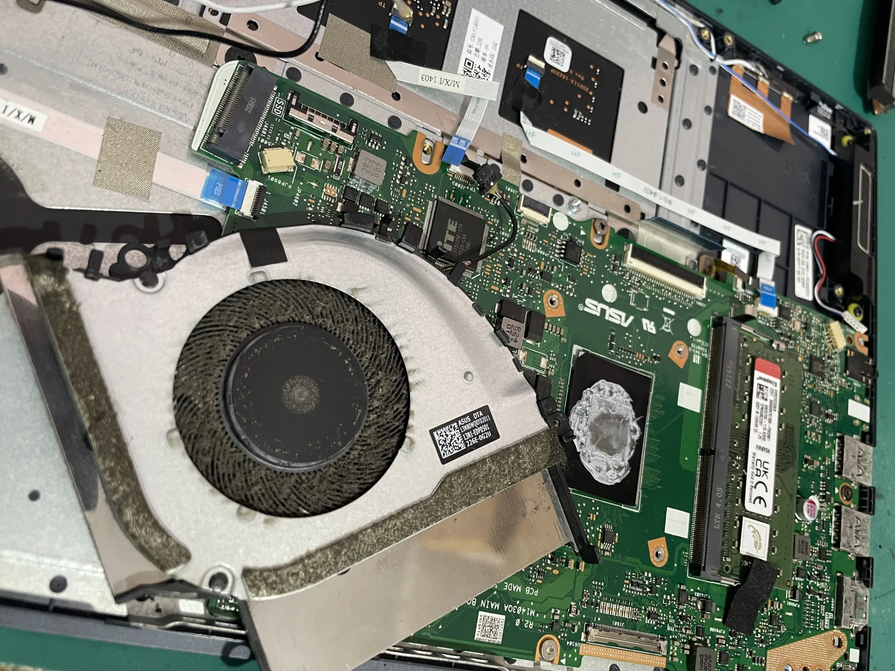 Kondisi sebelum service Service Ringan Lainnya Asus Vivobook M1403Q di Godean 1 foto 3